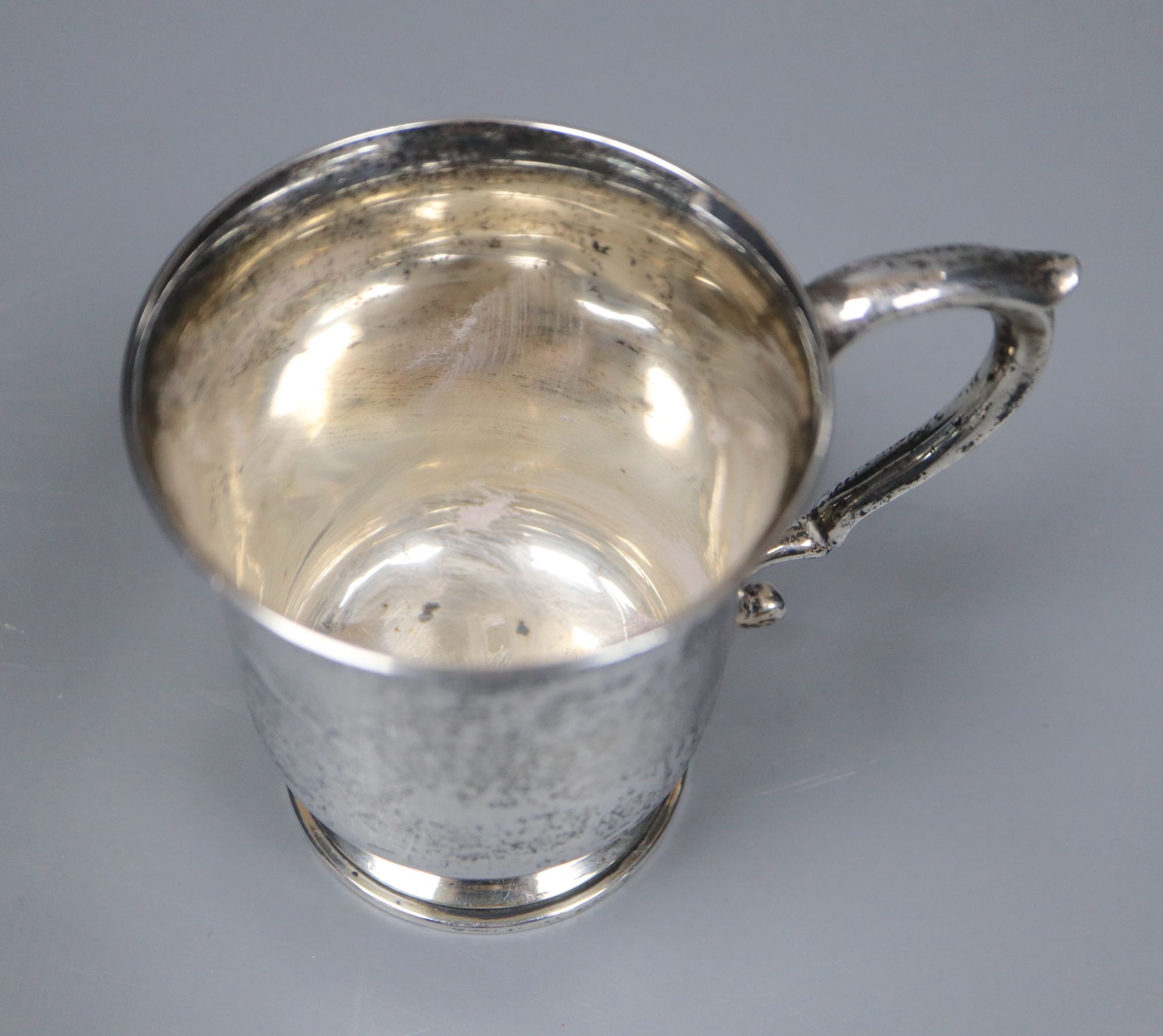 A Edwardian silver christening mug, London, 1904, 87mm, 50z.